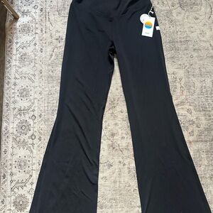 NWT Vuori All The Form Flare - Long